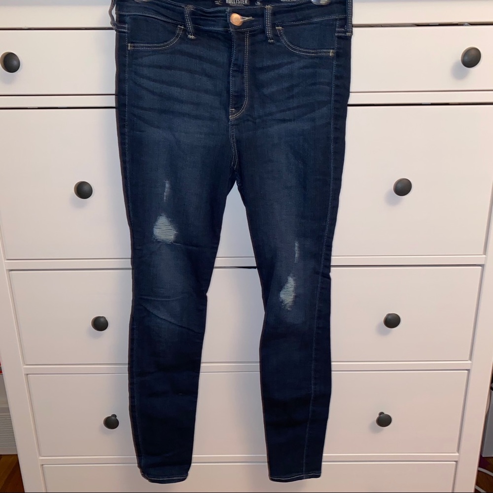 Hollister jeans! Great condition.